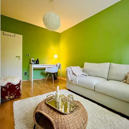 Privatunterkunft Ruhiges Messezimmer Im Diplomatenviertel Mit Grünblick