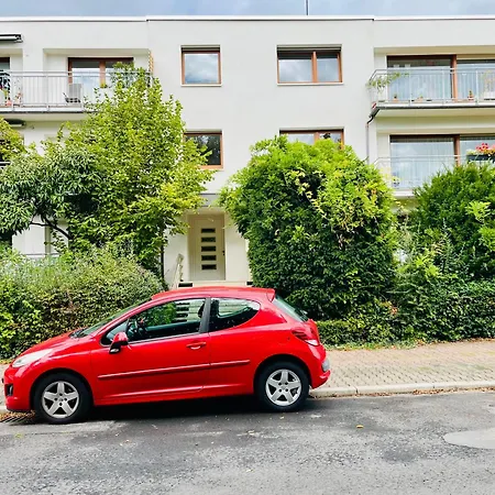 Privatunterkunft Ruhiges Messezimmer Im Diplomatenviertel Mit Grünblick